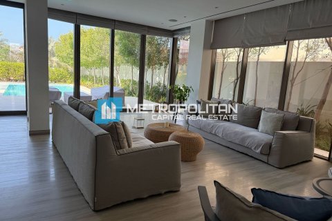 Villa sa Saadiyat Island, Abu Dhabi, UAE 4 silid-tulugan, 907.2 sq.m. № 582640 - larawan 2
