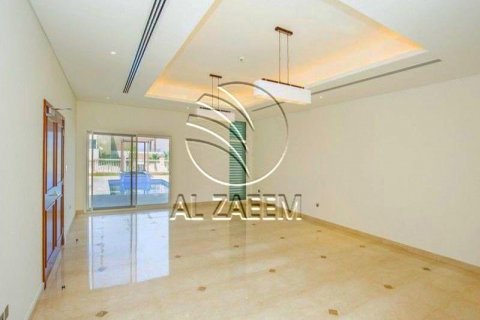 Vilë në The Marina, Abu Dhabi, Emiratet e Bashkuara Arabe 6 dhoma gjumi, 826 m2. № 615863 - Foto 4