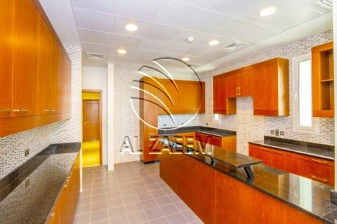 Vilë në The Marina, Abu Dhabi, Emiratet e Bashkuara Arabe 6 dhoma gjumi, 826 m2. № 615863 - Foto 12
