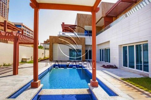 Vilë në The Marina, Abu Dhabi, Emiratet e Bashkuara Arabe 6 dhoma gjumi, 826 m2. № 615863 - Foto 1