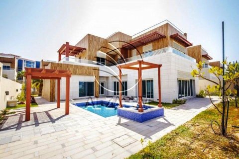 Vilë në The Marina, Abu Dhabi, Emiratet e Bashkuara Arabe 6 dhoma gjumi, 826 m2. № 615863 - Foto 2