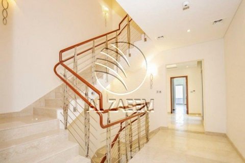 Vilë në The Marina, Abu Dhabi, Emiratet e Bashkuara Arabe 6 dhoma gjumi, 826 m2. № 615863 - Foto 8