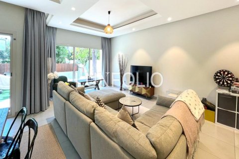 Townhouse in Jumeirah Golf Estates, Dubai, UAE 3 bedrooms, 265 sq.m. № 628302 - photo 2