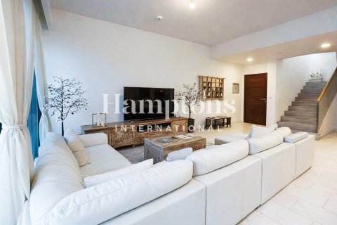 Townhouse in Dubai Land, UAE 3 bedrooms, 160.908 sq.m. № 694861
