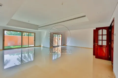 Villa zur Miete in Abu Dhabi, VAE 4 Schlafzimmer, 297 m2 Nr. 663038 - Foto 2