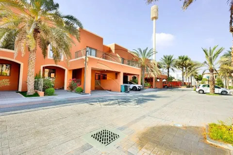 Villa zur Miete in Abu Dhabi, VAE 4 Schlafzimmer, 297 m2 Nr. 663038 - Foto 1