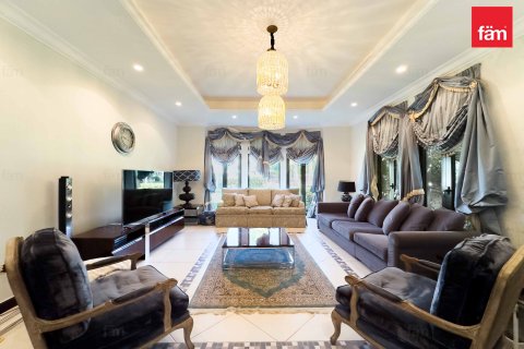Villa in Palm Jumeirah, Dubai, UAE 4 bedrooms, 470 sq.m. № 613507 - photo 4