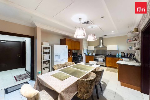 Villa in Palm Jumeirah, Dubai, UAE 4 bedrooms, 470 sq.m. № 613507 - photo 10