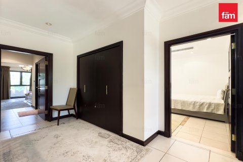 Villa in Palm Jumeirah, Dubai, UAE 4 bedrooms, 470 sq.m. № 613507 - photo 17