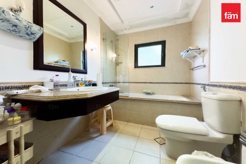 Villa in Palm Jumeirah, Dubai, UAE 4 bedrooms, 470 sq.m. № 613507 - photo 11