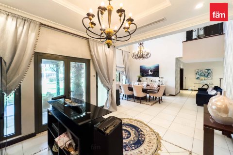 Villa in Palm Jumeirah, Dubai, UAE 4 bedrooms, 470 sq.m. № 613507 - photo 6