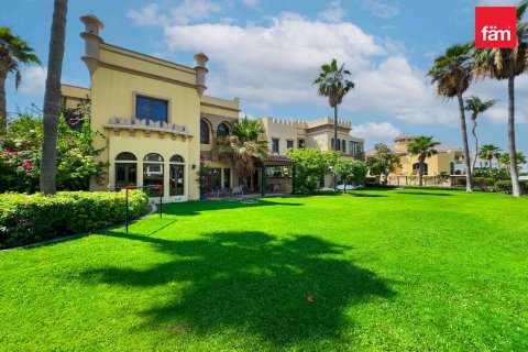 Villa in Palm Jumeirah, Dubai, UAE 4 bedrooms, 470 sq.m. № 613507 - photo 2