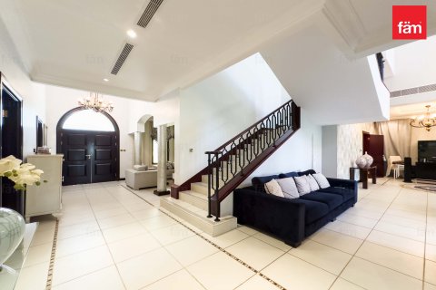 Villa in Palm Jumeirah, Dubai, UAE 4 bedrooms, 470 sq.m. № 613507 - photo 3