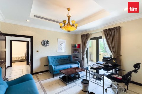 Villa in Palm Jumeirah, Dubai, UAE 4 bedrooms, 470 sq.m. № 613507 - photo 18