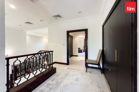 Villa in Palm Jumeirah, Dubai, UAE 4 bedrooms, 470 sq.m. № 613507 - photo 25