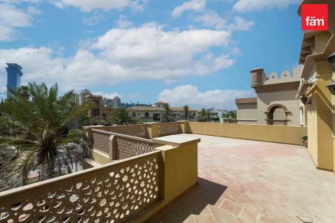 Villa in Palm Jumeirah, Dubai, UAE 4 bedrooms, 470 sq.m. № 613507 - photo 24