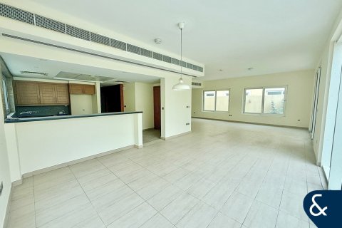 Снять в аренду виллу в Jumeirah Park, Дубай, ОАЭ 4 спальни, 516м2, № 668413 - фото 3