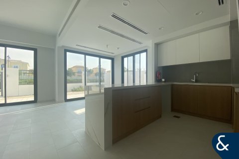 Villa in Dubai Land, Dubai, UAE 4 bedrooms, 230 sq.m. № 668398 - photo 5