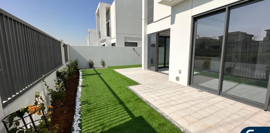 Villa in Dubai Land, Dubai, UAE 4 bedrooms, 230 sq.m. № 668398