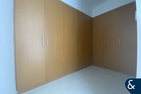 Villa in Dubai Land, Dubai, UAE 4 bedrooms, 230 sq.m. № 668398 - photo 11