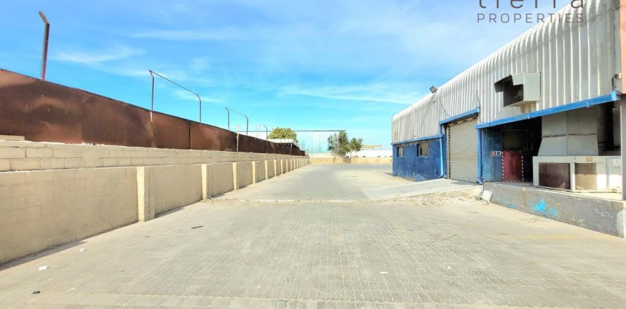 مستودع في جبل علي، دبي 8361.2 متر مربع . ر قم 571581
