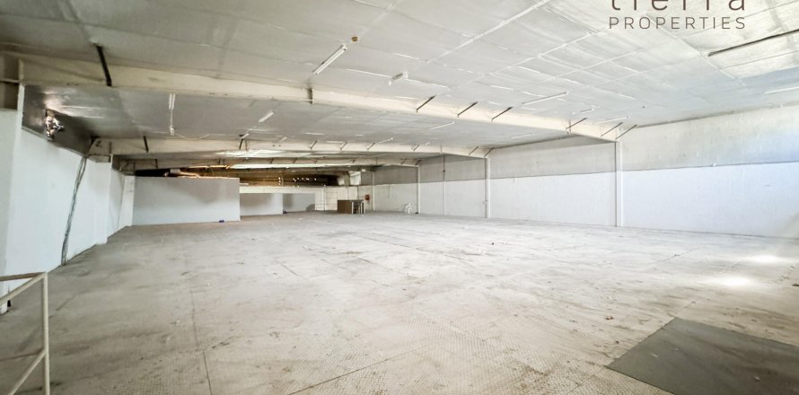 Warehouse in Al Qusais, Dubai, UAE 1672.2 sq.m. № 571577