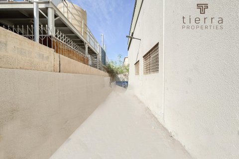 Warehouse in Al Qusais, Dubai, UAE 1672.2 sq.m. № 571577 - photo 8