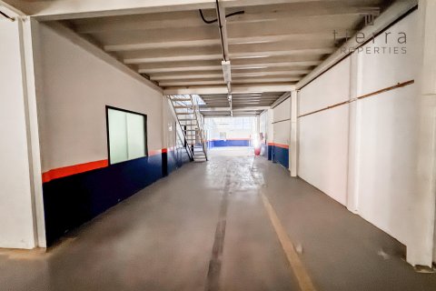 Warehouse in Al Qusais, Dubai, UAE 1672.2 sq.m. № 571577 - photo 3