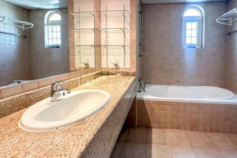 Vilë në Jumeirah Islands, Dubai, Emiratet e Bashkuara Arabe 5 dhoma gjumi, 1303 m2. № 611256 - Foto 8