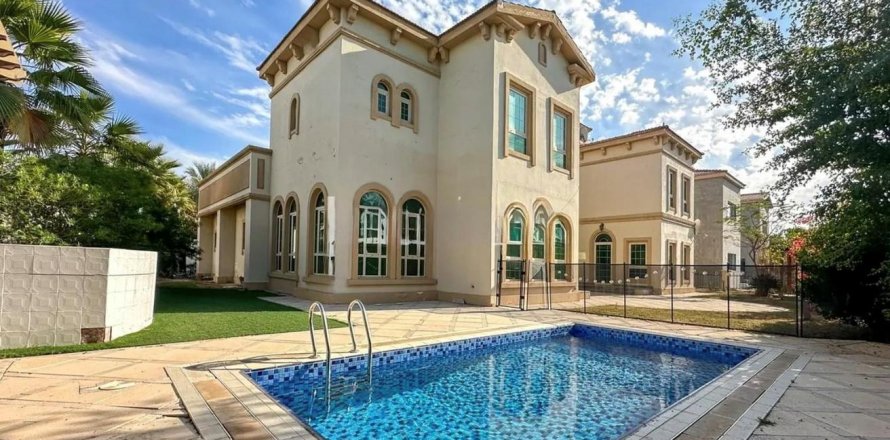 Vilë në Jumeirah Islands, Dubai, Emiratet e Bashkuara Arabe 5 dhoma gjumi, 1303 m2. № 611256