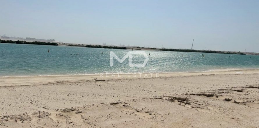 Land in Abu Dhabi, UAE 2999.9 sq.m. № 555156