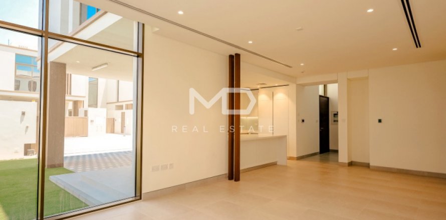 Townhouse in Abu Dhabi, UAE 3 bedrooms, 228 sq.m. № 555153
