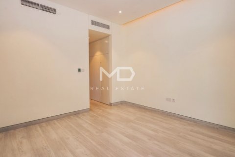 Townhouse in Abu Dhabi, UAE 3 bedrooms, 228 sq.m. № 555153 - photo 45