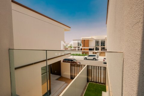 Townhouse in Abu Dhabi, UAE 3 bedrooms, 228 sq.m. № 555153 - photo 41