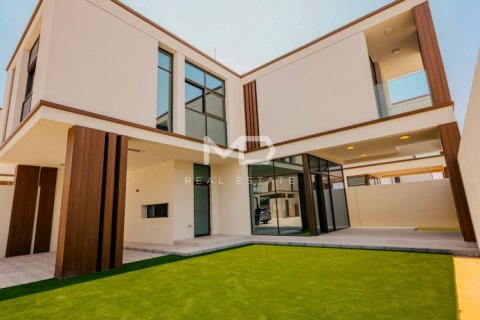 Townhouse in Abu Dhabi, UAE 3 bedrooms, 228 sq.m. № 555153 - photo 2
