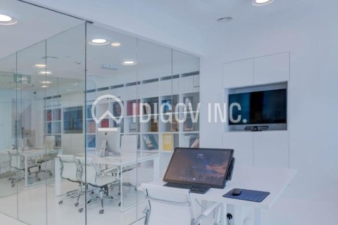 Biuro na sprzedaż w Jumeirah Lake Towers, Dubai, ZEA 296 mkw., nr 646242 - zdjęcie 2