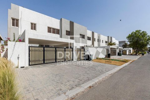 Villa i Umm Suqeim, Dubai, Emiratene 5 soverom, 325 kvm nr. 684271