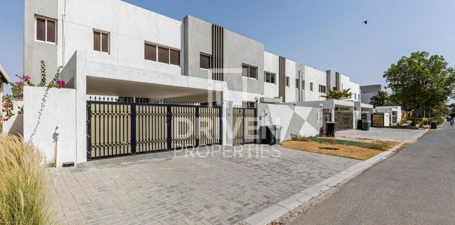 Βίλα σε Umm Suqeim, Dubai, ΗΑΕ 5 υπνοδωμάτια, 325 τ.μ. Αρ. 684271