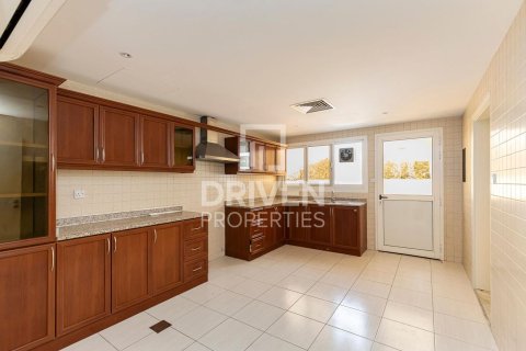 Βίλα σε Umm Suqeim, Dubai, ΗΑΕ 5 υπνοδωμάτια, 325 τ.μ. Αρ. 684271 - φωτογραφία 23