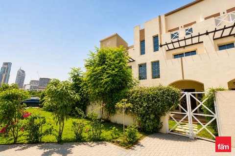 Townhouse in Dubai, UAE 5 bedrooms, 190.3 sq.m. № 709794