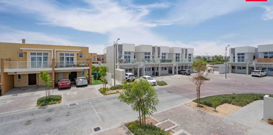 Řadový dům v Dubai, SAE 3 ložnice, 113.5 m² Č.: 632830