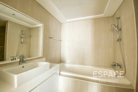 Apartment in AL BATEEN RESIDENCES in Jumeirah Beach Residence, Dubai, UAE 2 bedrooms, 152 sq.m. № 650455 - photo 7