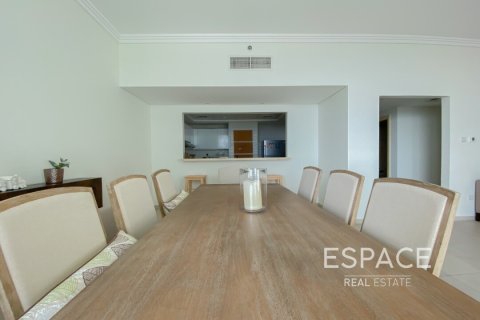 Apartment in AL BATEEN RESIDENCES in Jumeirah Beach Residence, Dubai, UAE 2 bedrooms, 152 sq.m. № 650455 - photo 2
