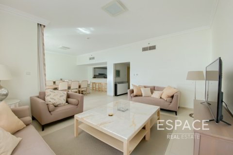 Apartment in AL BATEEN RESIDENCES in Jumeirah Beach Residence, Dubai, UAE 2 bedrooms, 152 sq.m. № 650455 - photo 12