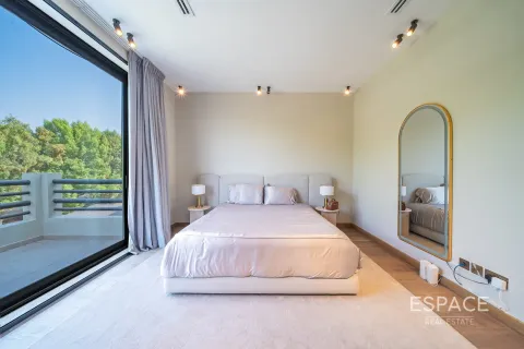 Vila di The Lakes, Dubai, UAE 6 bilik tidur, 692 meter persegi № 649712 - foto 12
