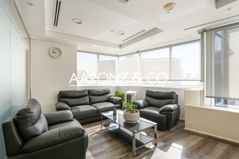 Oficina en alquiler en Business Bay, Dubai, EAU 95 m2 № 694631 - foto 7