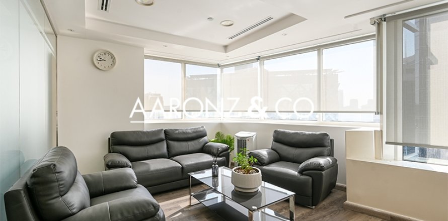 Офис в Бизнес-Бэй, Дубай, ОАЭ 95м2 № 694631