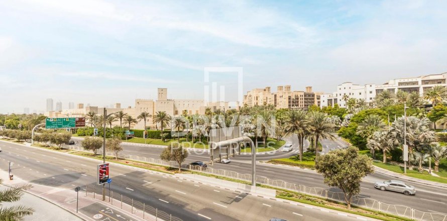 Apartmen di Umm Suqeim, Dubai, UAE 2 bilik tidur, 126.07 meter persegi № 744565