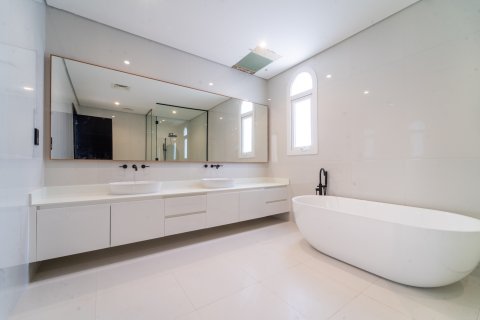 Vila u gradu Dubai, UAE 6 spavaće sobe, 882 m2 Br. 695940 - Slika 10