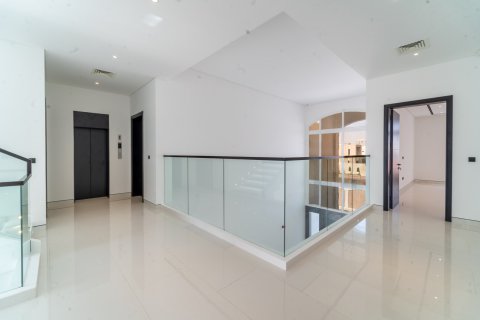 Vila u gradu Dubai, UAE 6 spavaće sobe, 882 m2 Br. 695940 - Slika 22